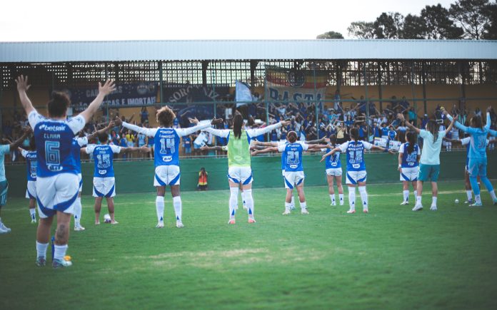 Torcida do Cruzeiro em jogo das Cabulosas, na Arena Gregorão