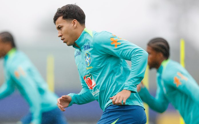 Kaio Jorge em ação no treino da Seleção (Foto: Rafael Ribeiro/CBF)