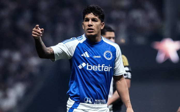 Lucas Romero, do Cruzeiro, em clássico na Arena