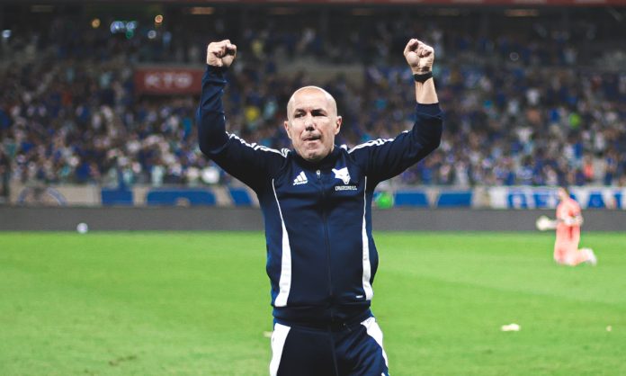 Leonardo Jardim comemora vitória do Cruzeiro no Mineirão