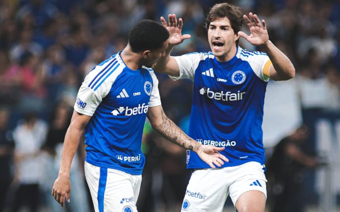 Lucas Silva motiva Christian durante duelo com Bragantino