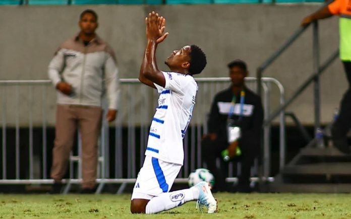 Luis Sinisterra fez seu primeiro gol pelo Cruzeiro