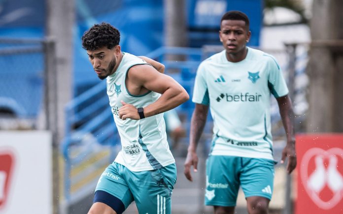 William e Arroyo durante treino na Toca II, em BH
