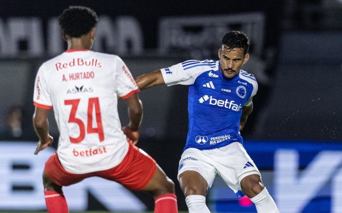 Cruzeiro e Bragantino voltam a se enfrentar neste domingo (21)