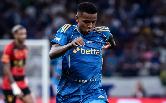 Keny Arroyo foi titular contra o Sport, no Mineirão