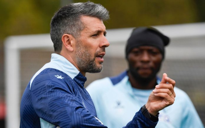 Paulo Pezzolano deixou comando do clube inglês