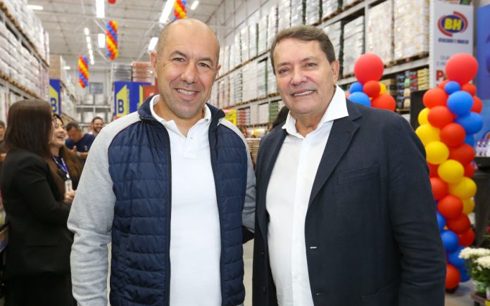 Jardim e Pedrinho em inauguração de unidade dos Supermercados BH (Foto: Divulgação)
