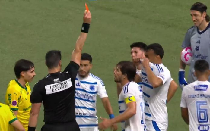 Fabrício Bruno foi expulso contra o Palmeiras