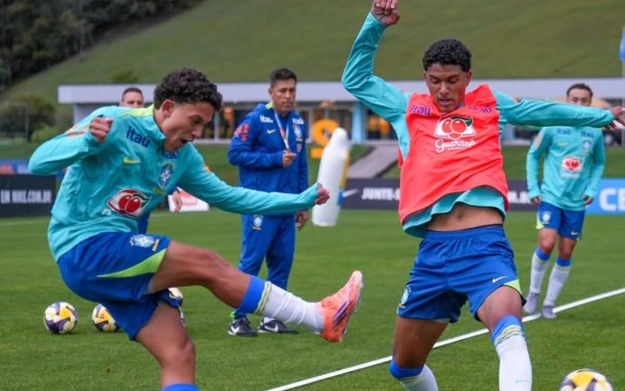 Felipe Morais, do Cruzeiro, em treino da Seleção Sub-17