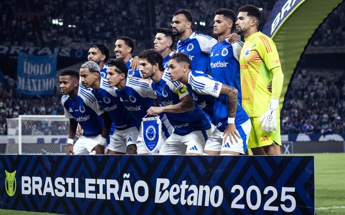 Time do Cruzeiro diante do Fortaleza, no Mineirão (Foto: Gustavo Aleixo/Cruzeiro)