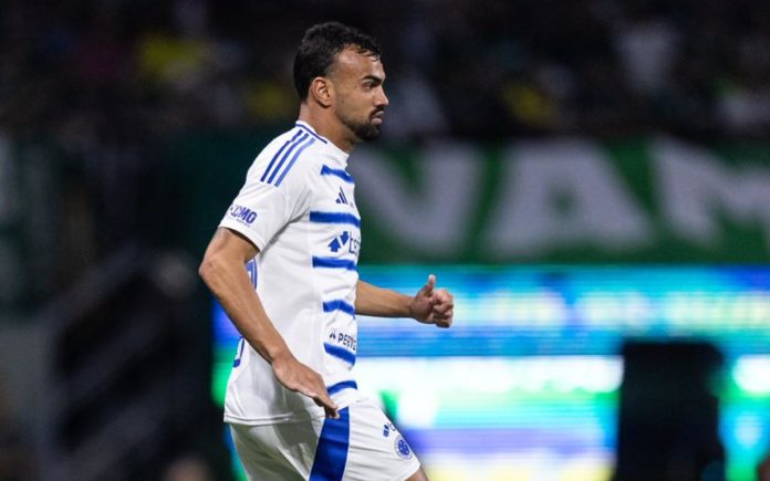 Fabrício Bruno no duelo com o Palmeiras