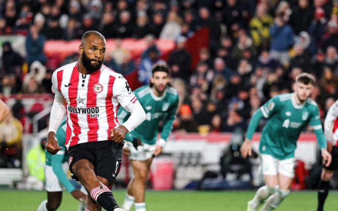 Igor Thiago contra o Liverpool, pela Premier League (Foto: X/Brentford/Reprodução)