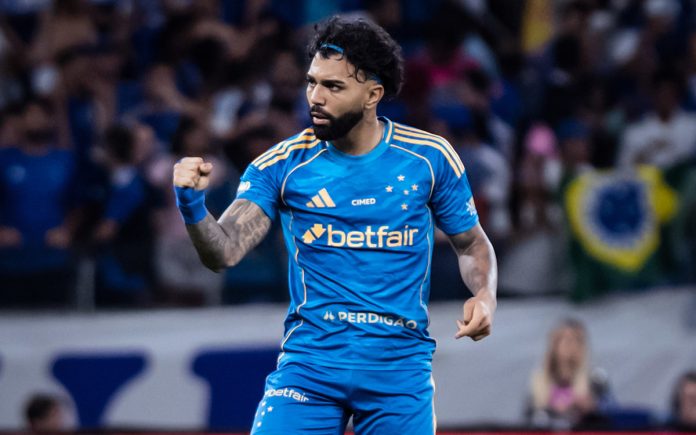 Gabigol comemora gol de empate contra o Sport, no Mineirão