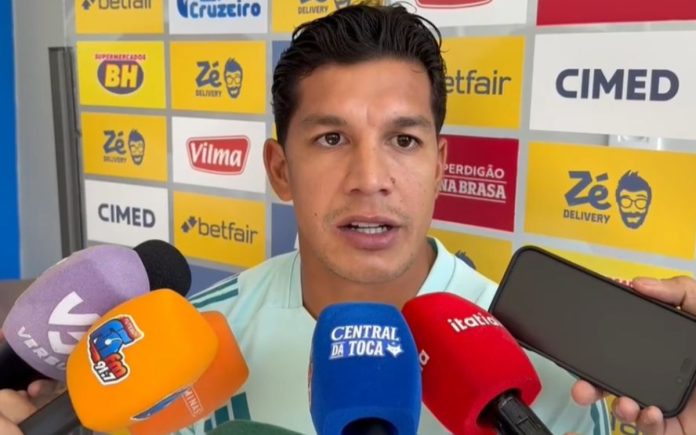 Lucas Romero, do Cruzeiro, em coletiva na Toca 2