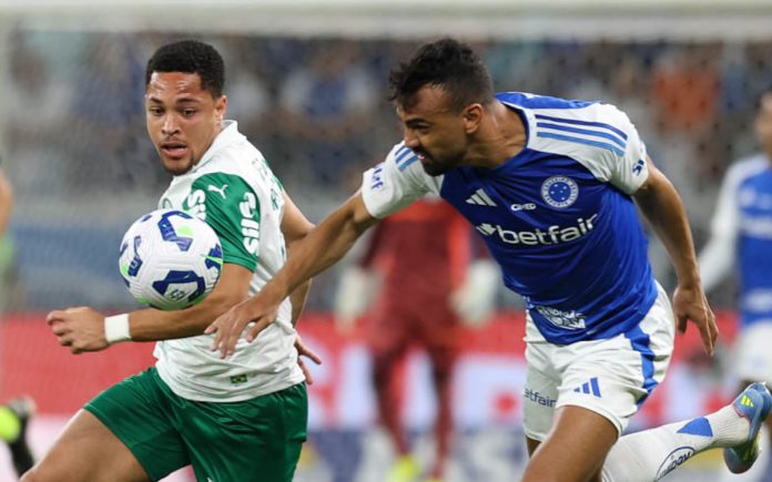 Fabrício Bruno em duelo com Vitor Roque