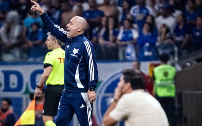 Jardim comanda time contra o Palmeiras; Abel observa ao fundo