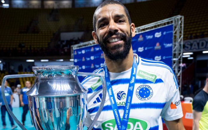 Capitão, Wallace levantou a taça do Campeonato Mineiro