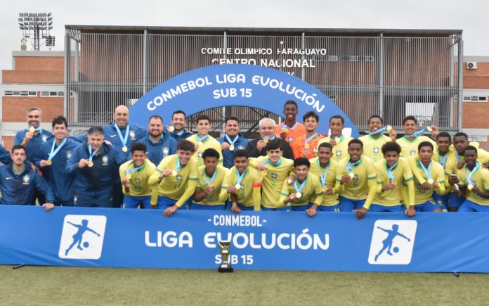 Henrique Lemos, filho de Fagner, veste a 2 na Seleção Brasileira (Foto: Divulgação/Conmebol)