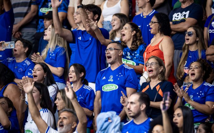 Torcida do Cruzeiro no Riacho (Foto: Agência i7/Sada Cruzeiro)