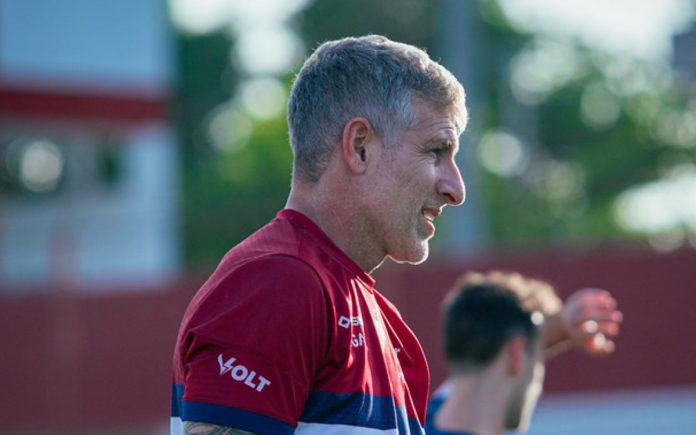Martín Palermo, ídolo do Boca, é o técnico do Fortaleza (Foto: Mateus Lotif/FEC)