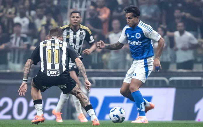 Lucas Romero em jogo contra o Atlético-MG, na Arena (Foto: Gustavo Aleixo/Cruzeiro)