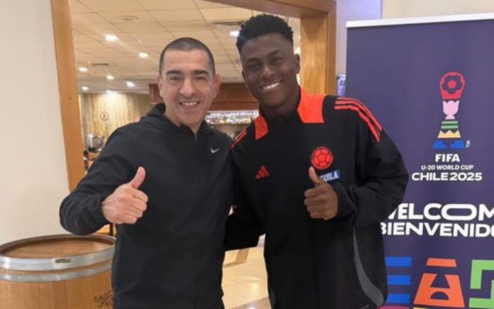 Néiser Villareal tietou Victor Aristizábal em hotel da Seleção Colombiana