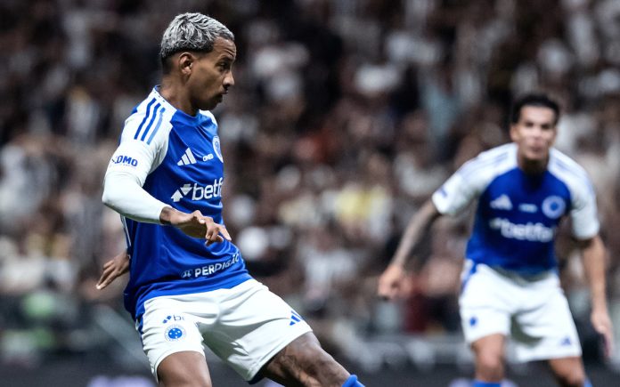 Matheus Pereira no clássico dessa quarta (15), na Arena
