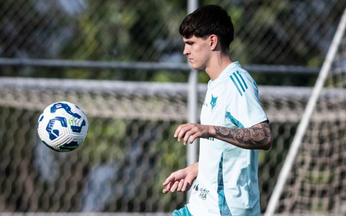 Rayan Lelis pode ser relacionado contra o Vitória