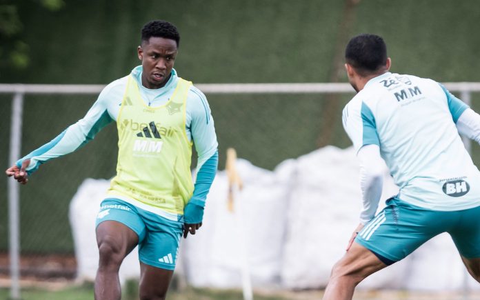 Sinisterra deve ser relacionado para duelo com Palmeiras