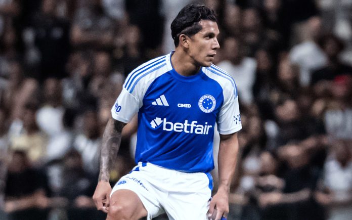 Lucas Romero foi titular no empate contra o Atlético-MG