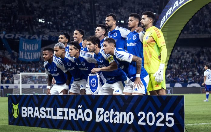 Time do Cruzeiro na vitória sobre o Fortaleza, no Mineirão