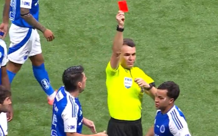 Momento em que Zanovelli expulsou Kaio Jorge
