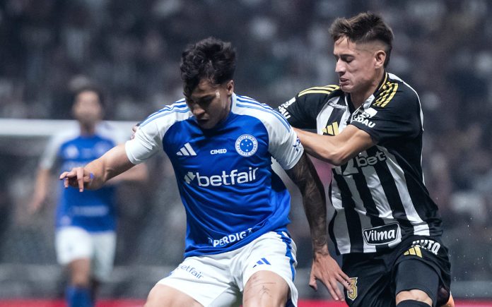 Kaio Jorge foi expulso no clássico contra o Atlético-MG