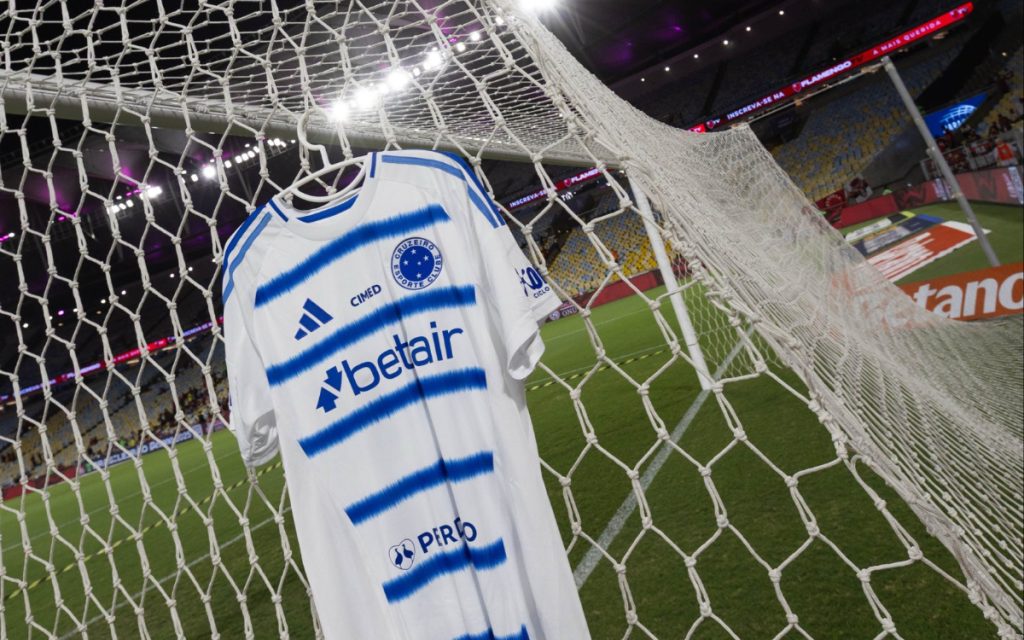 Uniforme de jogo do Cruzeiro contra o Flamengo, no Maracanã