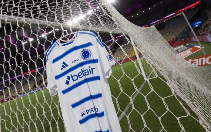 Uniforme de jogo do Cruzeiro contra o Flamengo, no Maracanã