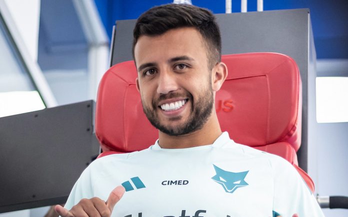 Matheus Henrique, do Cruzeiro, na academia da Toca II