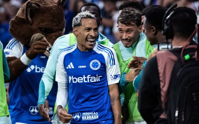 Matheus Pereira comemora gol pelo Cruzeiro no Mineirão (Foto: Gustavo Aleixo/Cruzeiro)