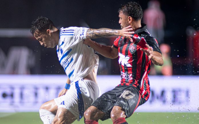 Kaio Jorge em duelo com o Vitória no 1º turno