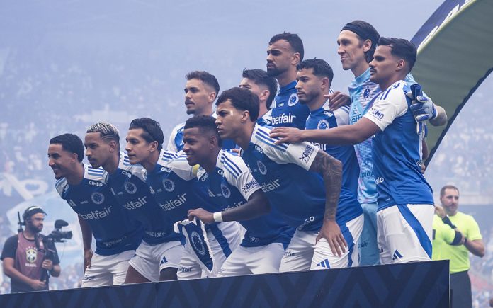 Time do Cruzeiro contra o Fluminense, no Mineirão