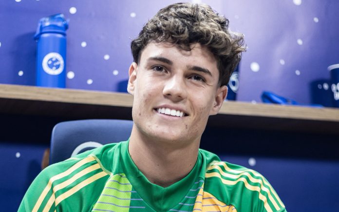 Vitor Lamounier renovou com o Cruzeiro