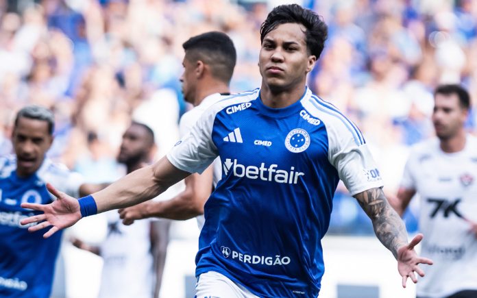 Kaio Jorge brilhou no duelo com o Vitória