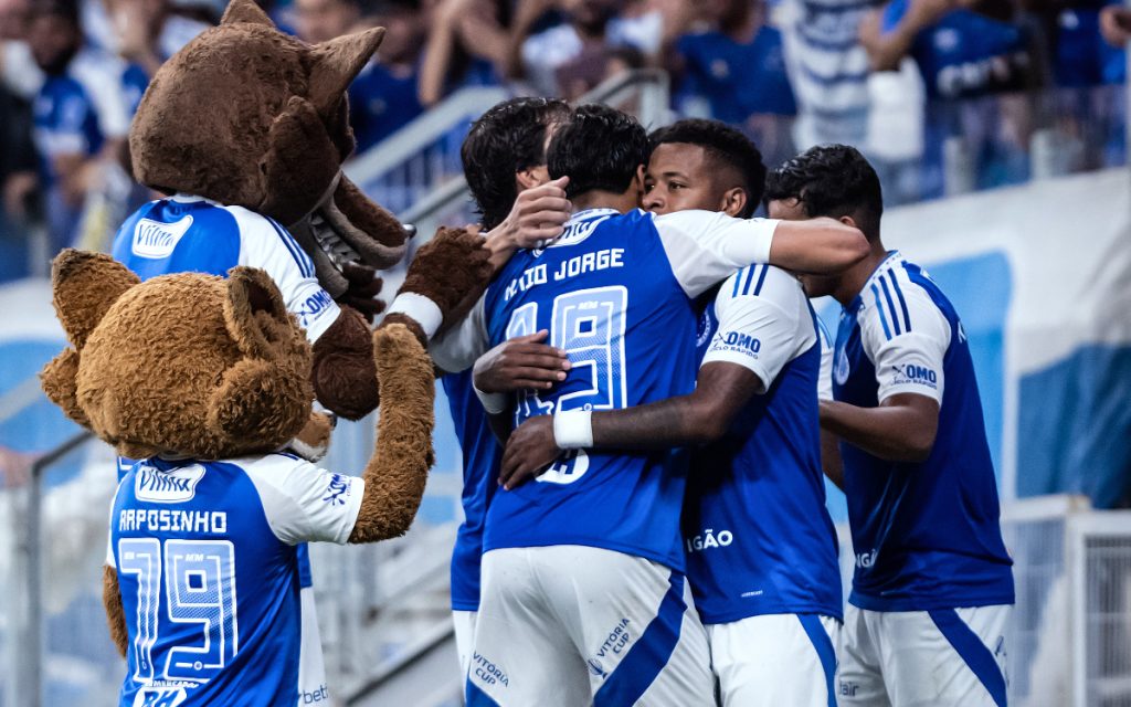 Jogadores do Cruzeiro comemoram gol diante do Corinthians (Foto: Gustavo Aleixo/Cruzeiro)