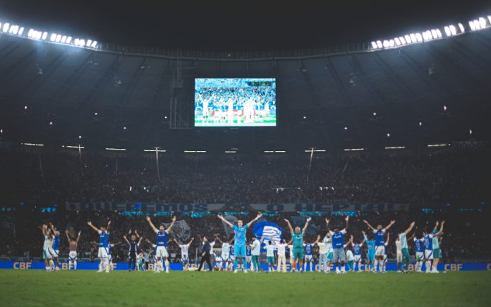 Elenco do Cruzeiro, no Mineirão (Foto: Gustavo Martins/Cruzeiro)