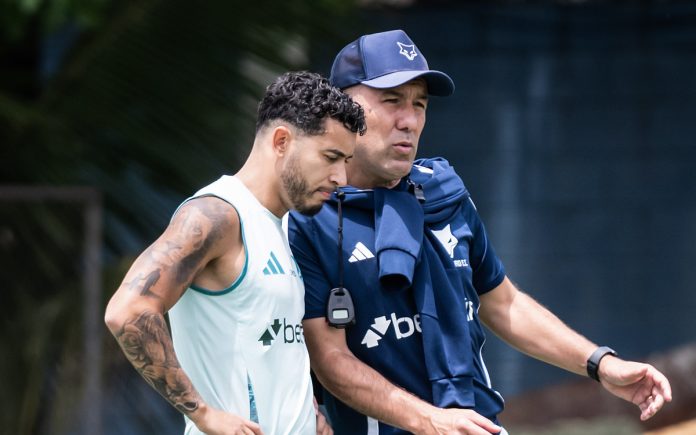 William e Leonardo Jardim em treino do Cruzeiro na Toca II