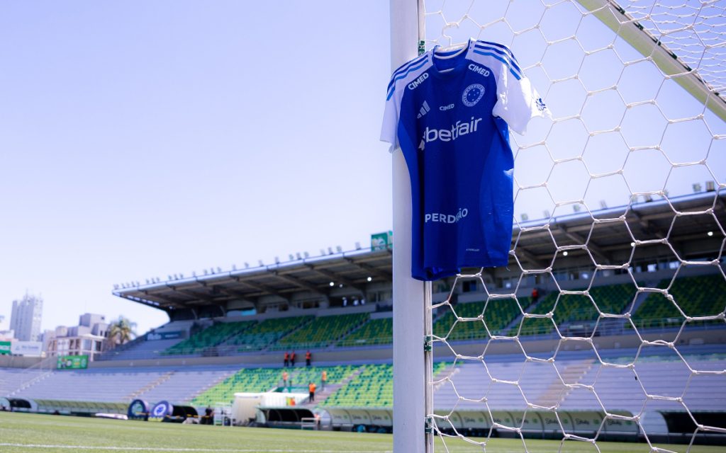 Uniforme do Cruzeiro no Alfredo Jaconi