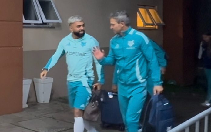 Gabigol na cheada do Cruzeiro a Caxias do Sul, na noite desta quarta-feira (19)