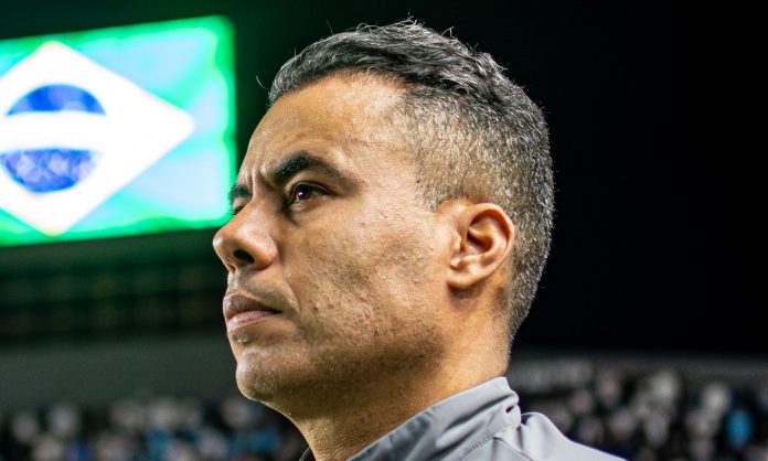 Jair Ventura, técnico do Vitória
