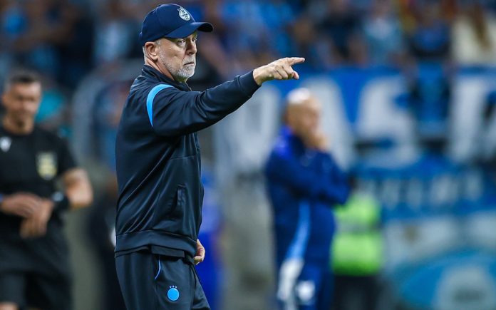 Mano Menezes apontou erro crucial em jogo contra o Cruzeiro