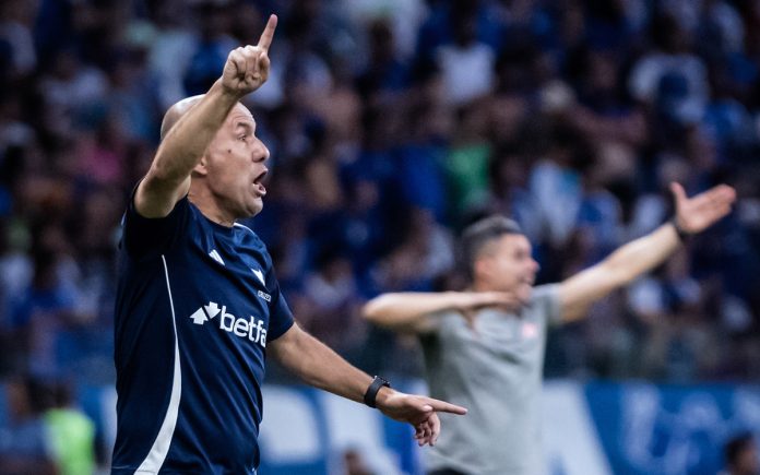 Jardim orienta time em duelo com o Vitória