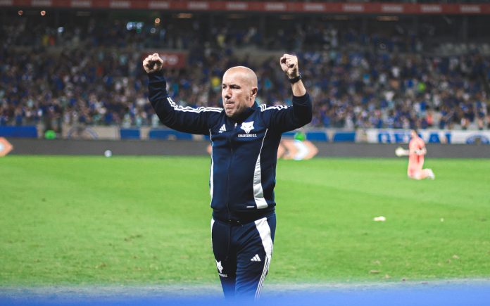 Leonardo Jardim, comandante do Cruzeiro em 50 jogos oficiais